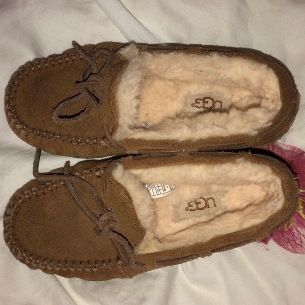 Ugg Dakota Moccasins girls